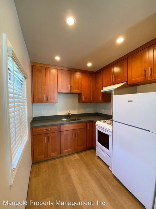 Building Photo - 1317 Hilby Ave