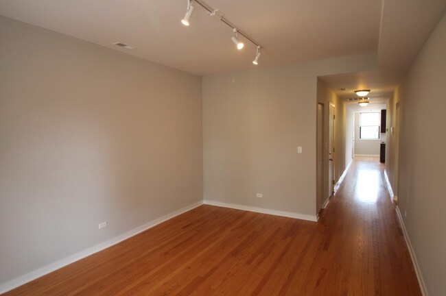Foto del edificio - 6447 N Claremont Ave