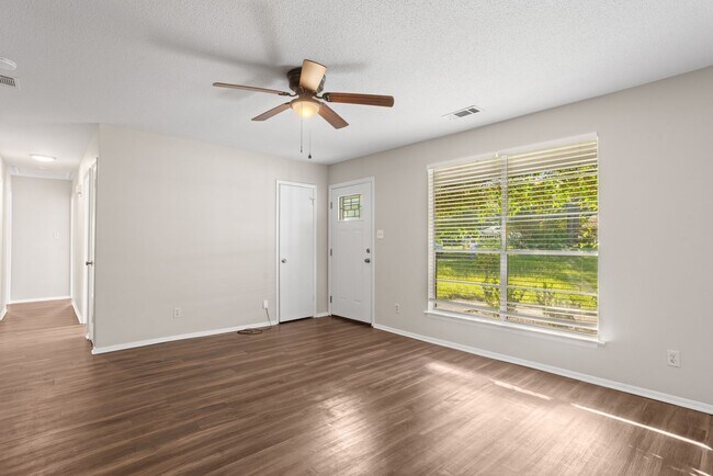 Foto del edificio - Charming 3 Bedroom/1.5 Bath home on Wilmington Island.