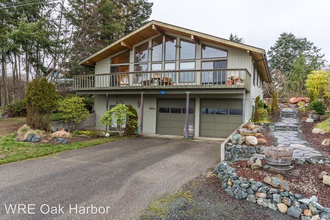 Building Photo - 3 br, 2 bath House - 1221 Admiral Drive