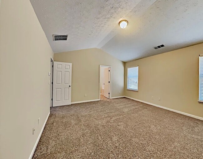 Foto del edificio - 9484 Lakeview Rd