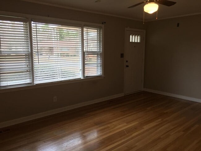 Foto del edificio - 104 Biltmore Terrace