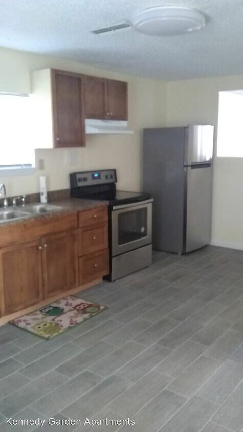 Primary Photo - 3 br, 1 bath House - 1017 Pine St.