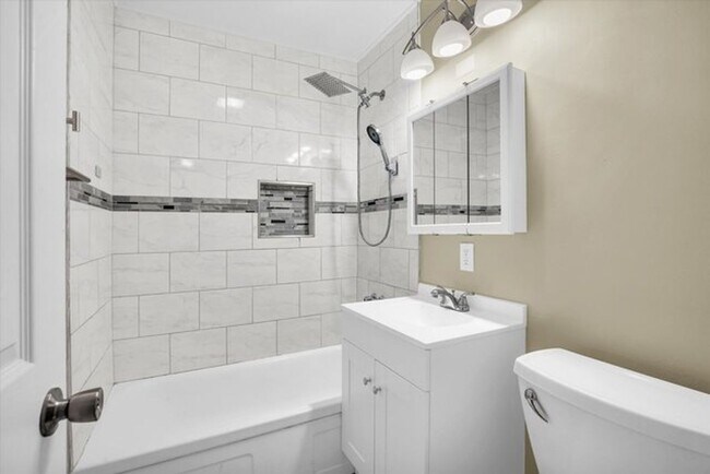 Foto del edificio - Updated & Spacious 4 Bedroom home in Urbana - Available Now