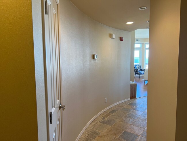 Building Photo - 2 Bed / 2 Bath Bay-View Condo for Rent in ...