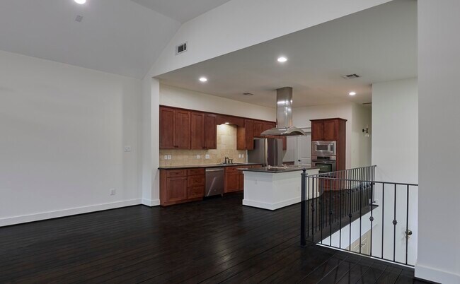 Foto del edificio - 5516 Larkin St