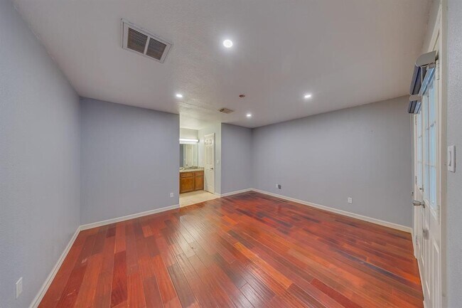 Building Photo - 7807 Battlecreek Dr