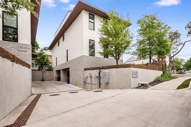 Building Photo - 1410 Woodlawn Blvd