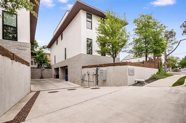 Foto del edificio - 1410 Woodlawn Blvd