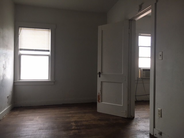 Building Photo - 376 N Elm St