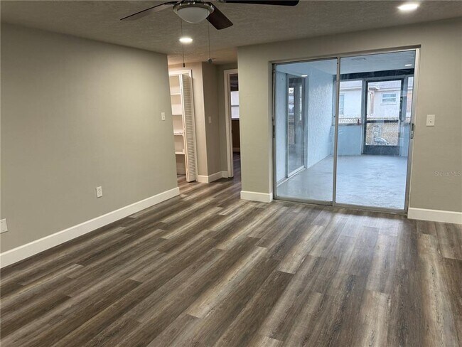 Foto del edificio - 7104 Ingleside Dr