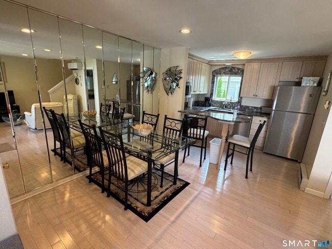 Foto del edificio - 7 Clearwater Ln