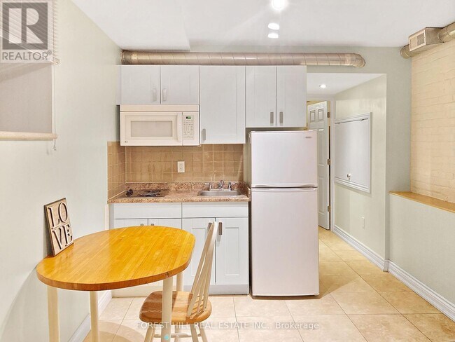 Photo du bâtiment - 1491 Dundas St W