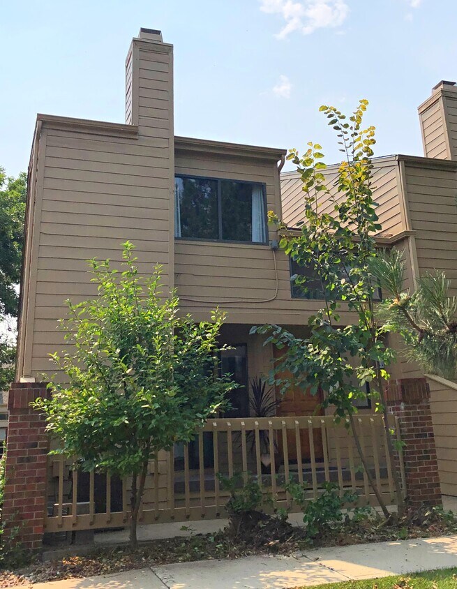 Primary Photo - 5058 Buckingham Rd