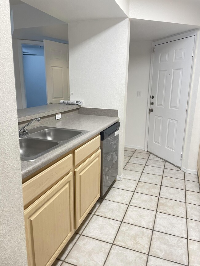 Foto del edificio - 412 Summit Ridge Pl