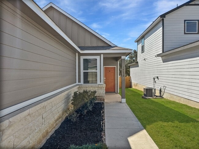 Building Photo - 14630 Emerio Dr