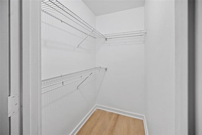 Building Photo - 920 Memorial Dr SE