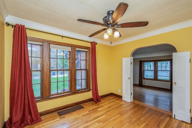 Building Photo - 5828 Walnut Hill Ave