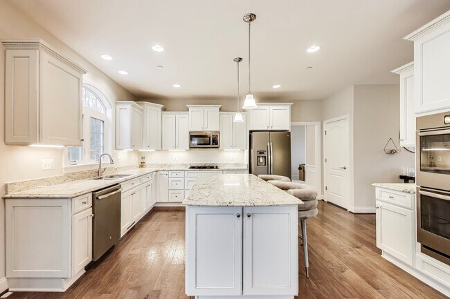 Foto del edificio - 2844 Deer Creek Ct