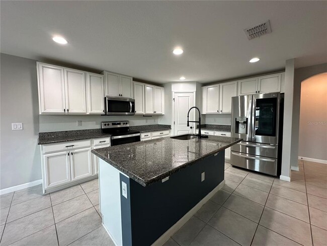 Building Photo - 3405 Yarian Dr