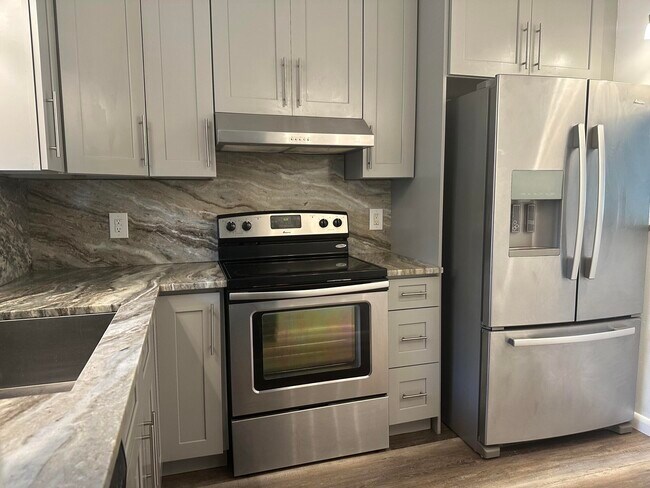 Foto del edificio - 21915 Lake Forest Cir