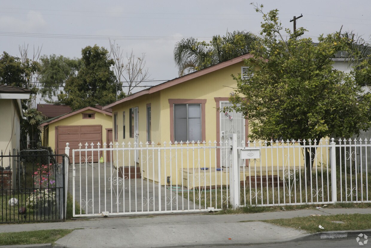 Foto principal - 9816-9820 San Juan Ave