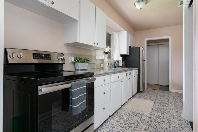 Building Photo - 258 Antrim Dr