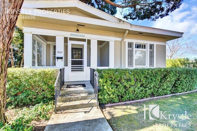 Building Photo - Cute historical home on Mare Island