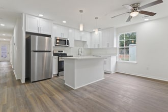 Building Photo - 957 Middle Ln