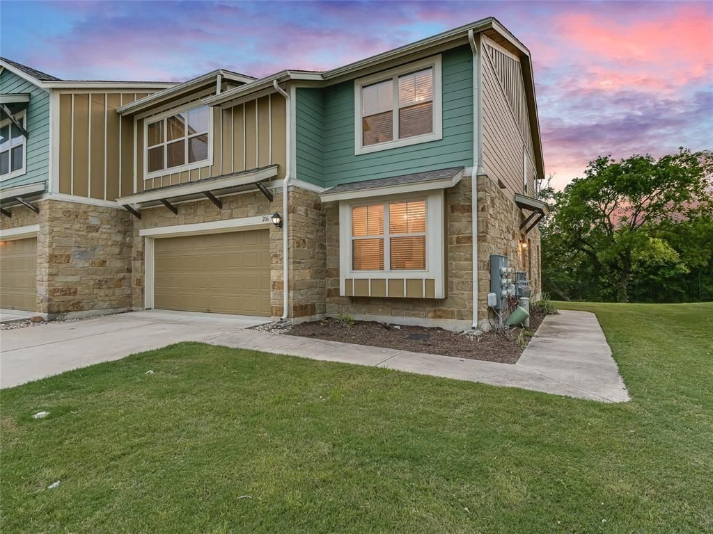 Foto principal - 1620 Bryant Dr