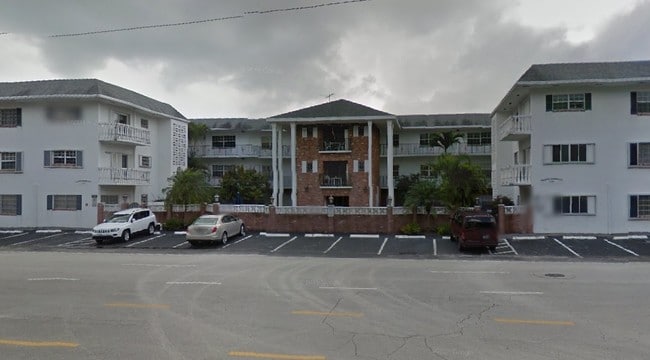 Primary Photo - Colonial Manor East Apartments