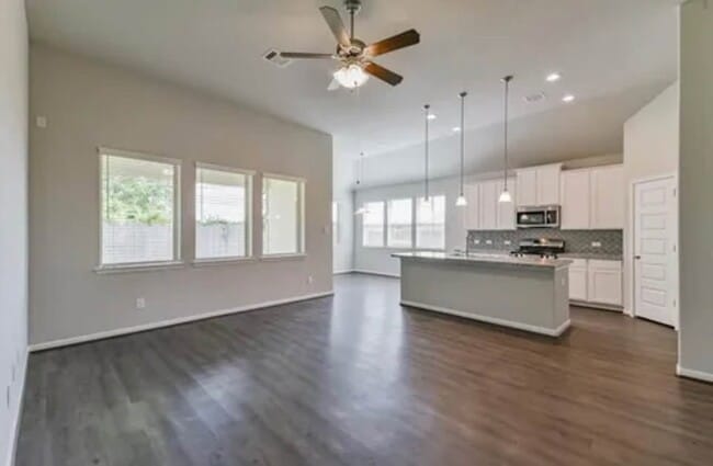 Building Photo - 519 Moore St