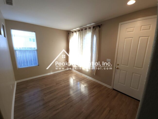 Building Photo - Spacious 3bd/2ba Elk Grove Home with 2 Car...