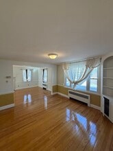Building Photo - 632 W Roxbury Pkwy