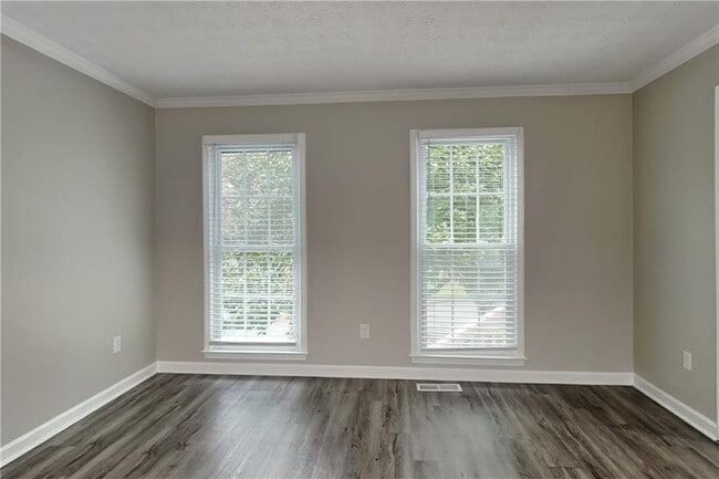 Foto del edificio - 1595 Thoreau Dr