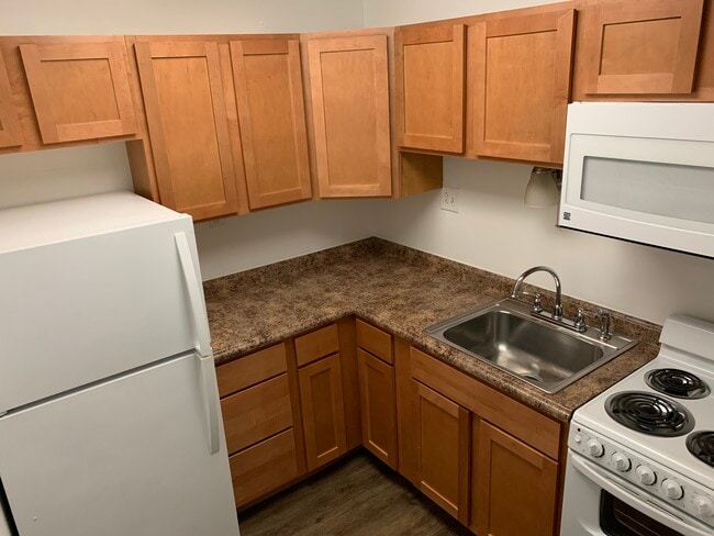 Building Photo - Mark Royal