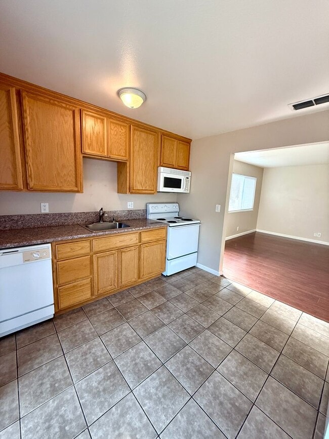 Building Photo - 127 S Yolo St