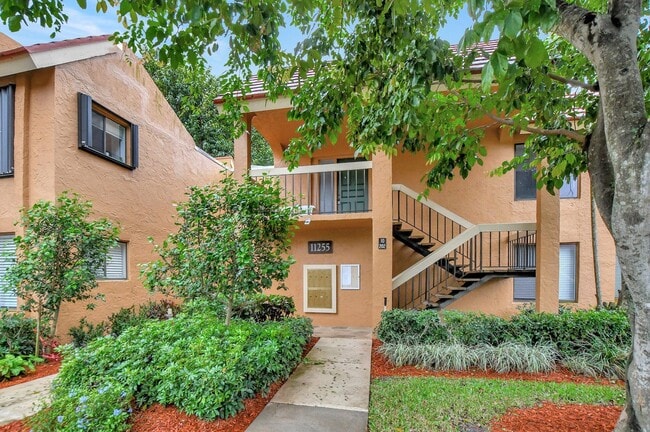 Building Photo - 1822 Meadows Cir W