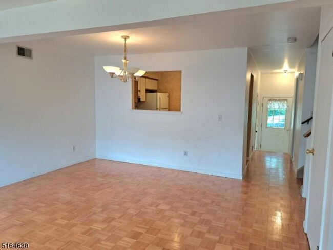 Building Photo - 18 Sparrow Cir
