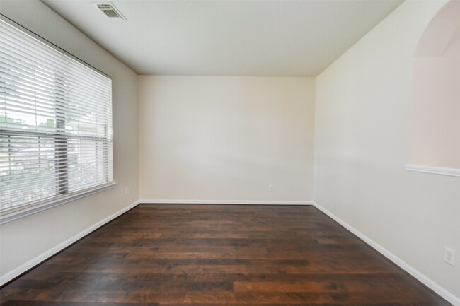 Building Photo - 21515 Pointed Oak Ln
