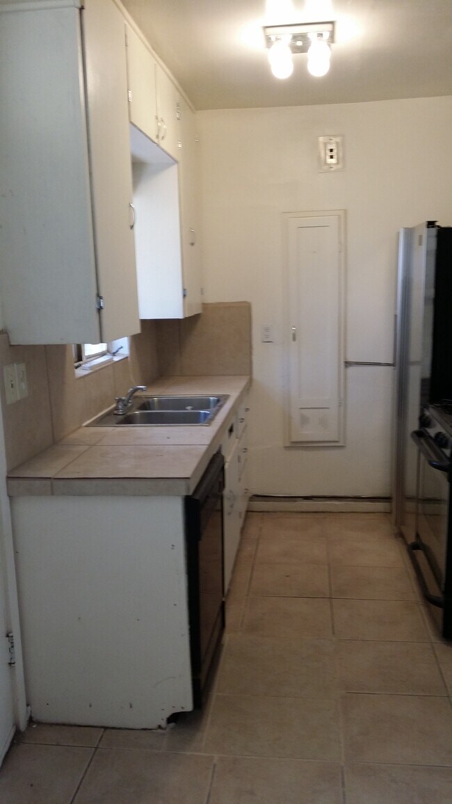 Foto del edificio - 1810 E 7th St