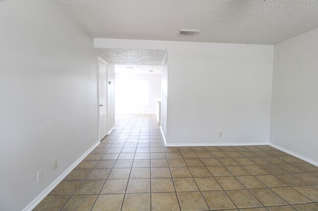Building Photo - 5515 Kenton Bluff