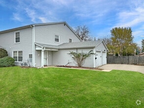 Building Photo - 1401 N Glen Cir