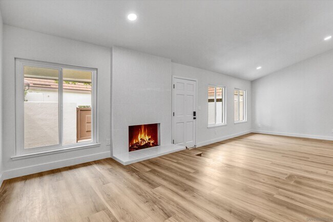 Building Photo - 10520 Larwin Ave