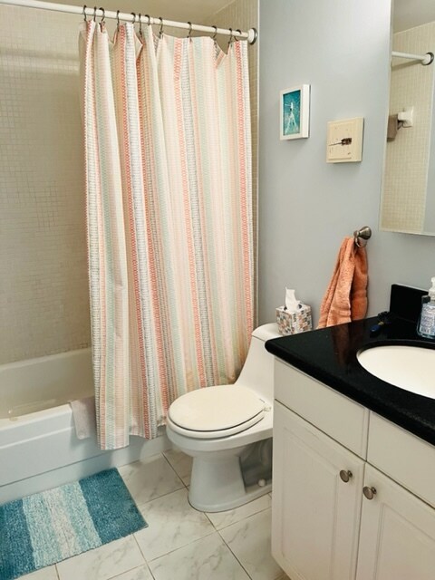 Guest Bath - 4117 Bougainvilla Dr