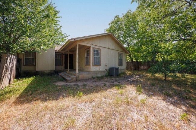 Building Photo - 8810 Piney Point Dr