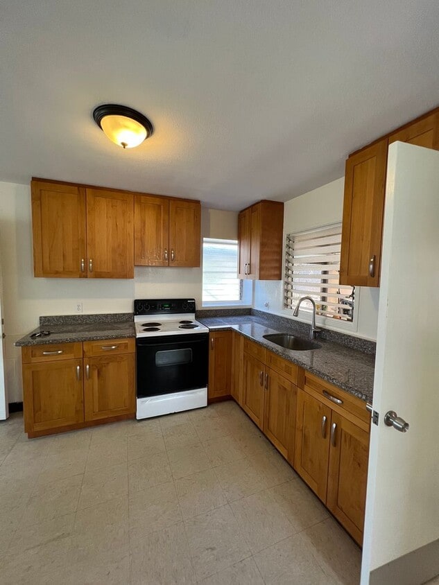 2 bedroom 1 bath in Liliha! - 2 bedroom 1 bath in Liliha!