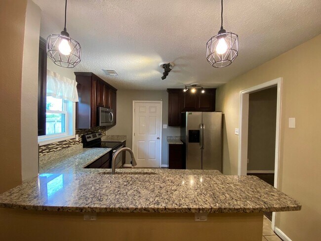Foto del edificio - Charming 3-Bedroom Ranch !! "ASK ABOUT OUR...