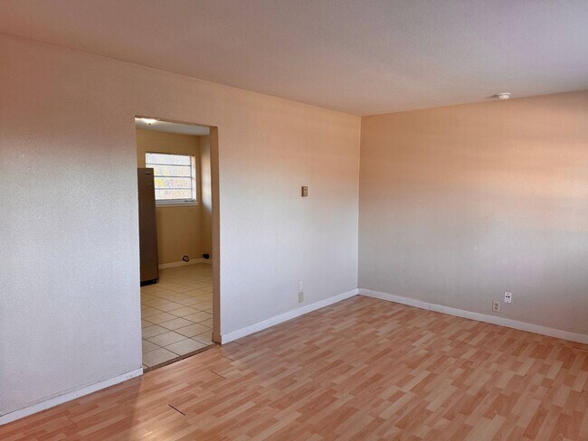 Foto del edificio - Affordable 3 Bed 1 Bath In Lynwood