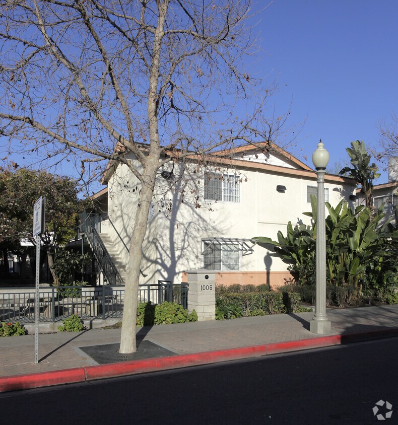 Primary Photo - 1006 S Minnie St